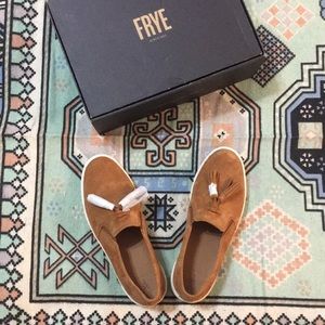✨NWT! FRYE Tan suede slip ons with tassel